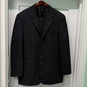 Claiborne Men's Classic Black Suit. Single Breasted.